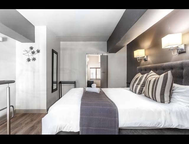 2 BEDROOM APARTMENT RENTED IN CAPE TOWN CITY CENTRE
